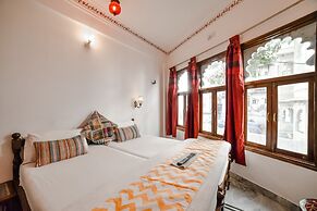 Hotal Devraj Niwas on Lake Pichola Udaipur