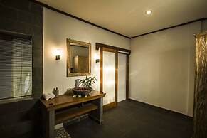 Akusara Guest House