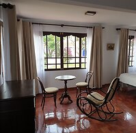 El Jardin De Su Merced B&B