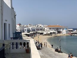 Mykonos Old Harbor Suite