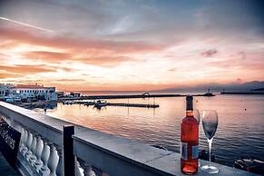 Mykonos Old Harbor Suite