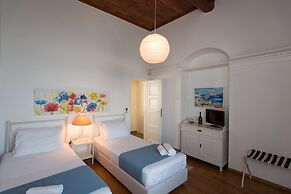 Mykonos Old Harbor Suite