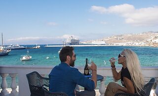 Mykonos Old Harbor Suite