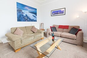 Beautiful City Center 2 Bed Apartment with Park View