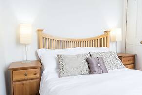 Beautiful City Center 2 Bed Apartment with Park View