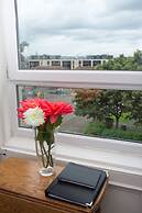 Beautiful City Center 2 Bed Apartment with Park View