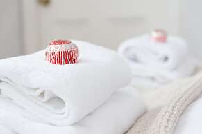 Beautiful City Center 2 Bed Apartment with Park View