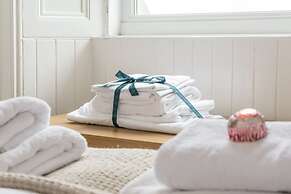 Beautiful City Center 2 Bed Apartment with Park View