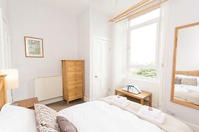 Beautiful City Center 2 Bed Apartment with Park View