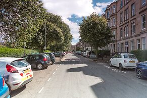 Beautiful City Center 2 Bed Apartment with Park View