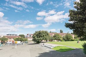 Beautiful City Center 2 Bed Apartment with Park View