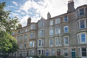 Beautiful City Center 2 Bed Apartment with Park View