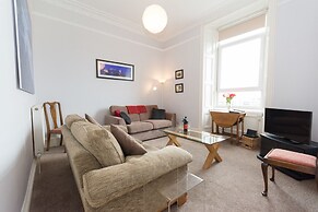 Beautiful City Center 2 Bed Apartment with Park View