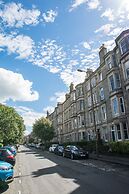 Beautiful City Center 2 Bed Apartment with Park View