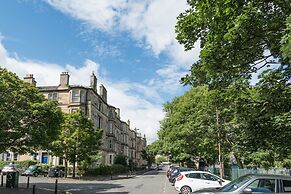 Beautiful City Center 2 Bed Apartment with Park View