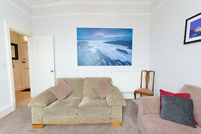 Beautiful City Center 2 Bed Apartment with Park View