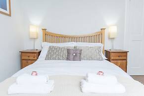 Beautiful City Center 2 Bed Apartment with Park View