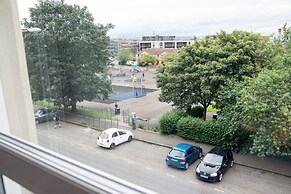 Beautiful City Center 2 Bed Apartment with Park View