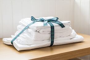 Beautiful City Center 2 Bed Apartment with Park View