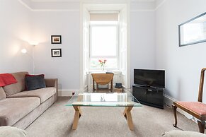 Beautiful City Center 2 Bed Apartment with Park View