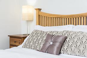 Beautiful City Center 2 Bed Apartment with Park View