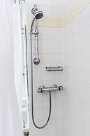 Beautiful City Center 2 Bed Apartment with Park View