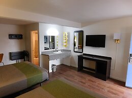 Motel 6 Burlington, WA