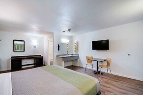 Motel 6 Burlington, WA