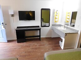 Motel 6 Burlington, WA