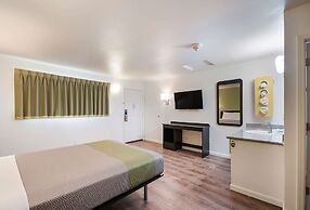 Motel 6 Burlington, WA