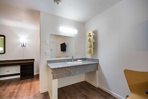 Motel 6 Burlington, WA