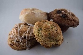 Spinnakers Brewpub & Guesthouses