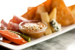 Spinnakers Brewpub & Guesthouses