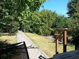 Spinnakers Brewpub & Guesthouses