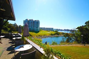 Spinnakers Brewpub & Guesthouses