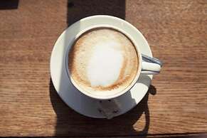 Spinnakers Brewpub & Guesthouses