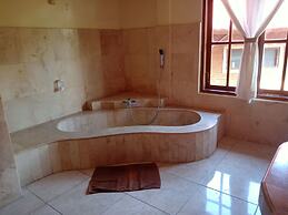 Monkey Forest Bungalow