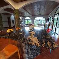 Casa Alice Surf Lodge - Hostel