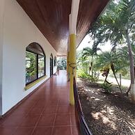 Casa Alice Surf Lodge - Hostel