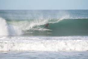Casa Alice Surf Lodge - Hostel