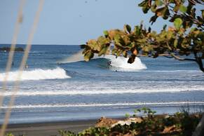 Casa Alice Surf Lodge - Hostel