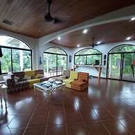 Casa Alice Surf Lodge - Hostel