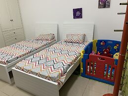 Luxury Furnished 3BR near LAKE Khalid