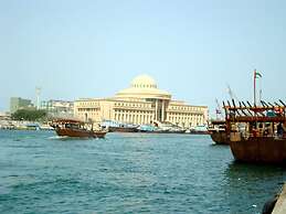 Luxury Furnished 3BR near LAKE Khalid