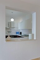 Ocean Front LUX Apartment wt Pool, Upmarket Area