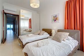 Ocean Front LUX Apartment inc Pool, Upmarket Area