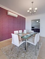 Ocean Front LUX Apartment inc Pool, Upmarket Area