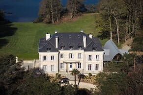 Domaine De Locguénolé & Spa