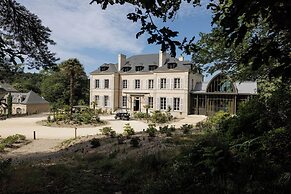 Domaine De Locguénolé & Spa