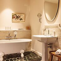 Domaine De Locguénolé & Spa